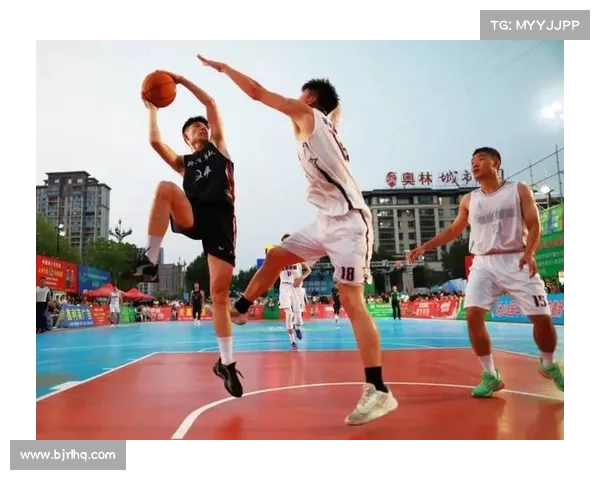 篮球激情燃烧在赛场 NBA球迷歌声唱响荣耀与梦想